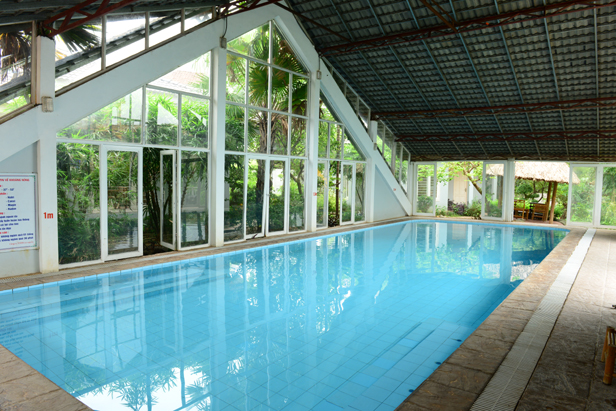 Bể bơi khoáng nóng và sục Jacuzi